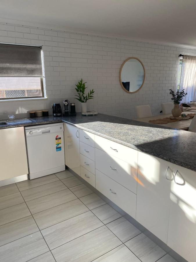 Illoura Holiday Apartment Three Bedroom Noosa River View ヌーサヴィル エクステリア 写真