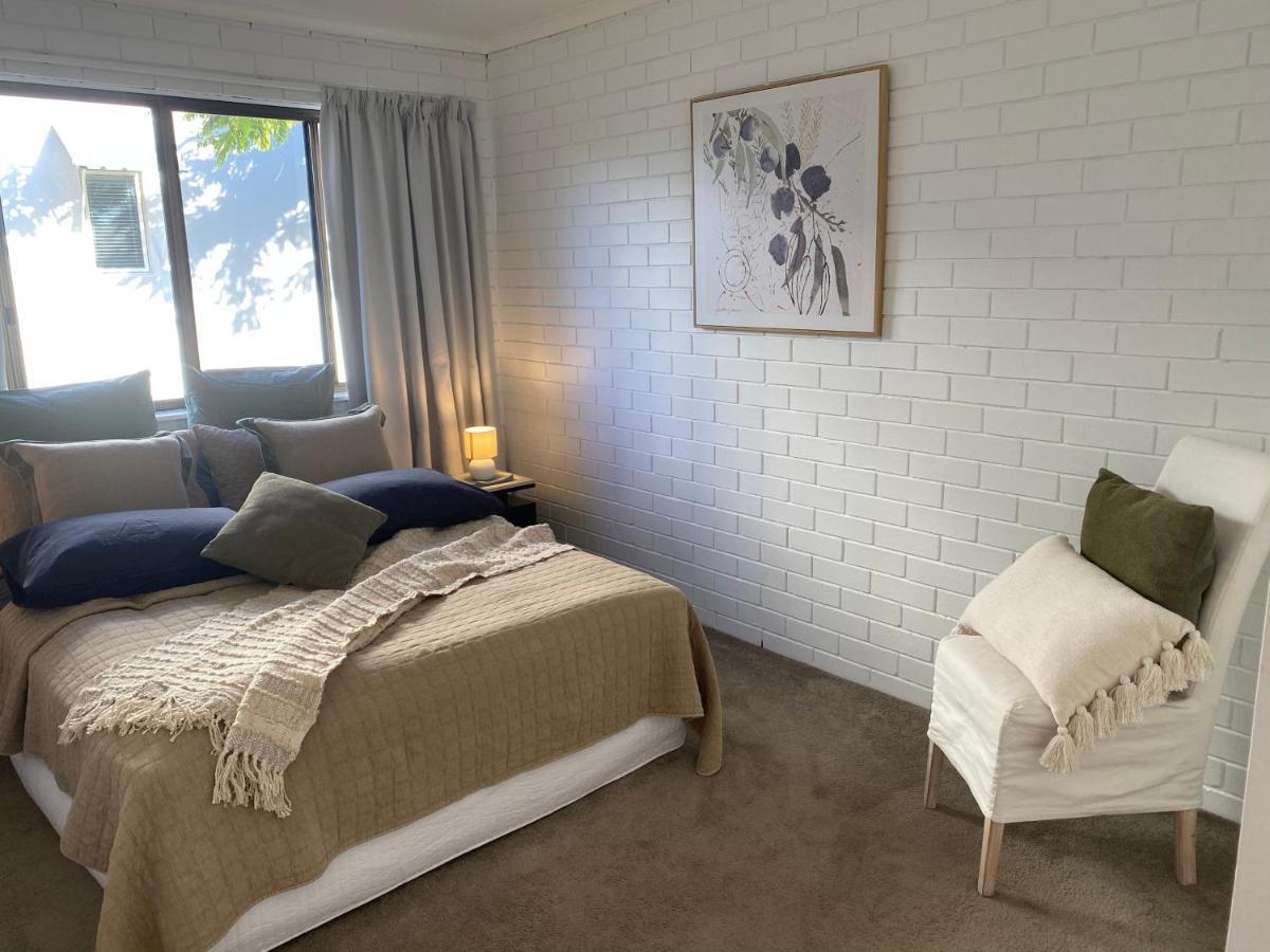 Illoura Holiday Apartment Three Bedroom Noosa River View ヌーサヴィル エクステリア 写真